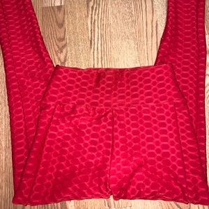 Red scrunched leggings with pockets